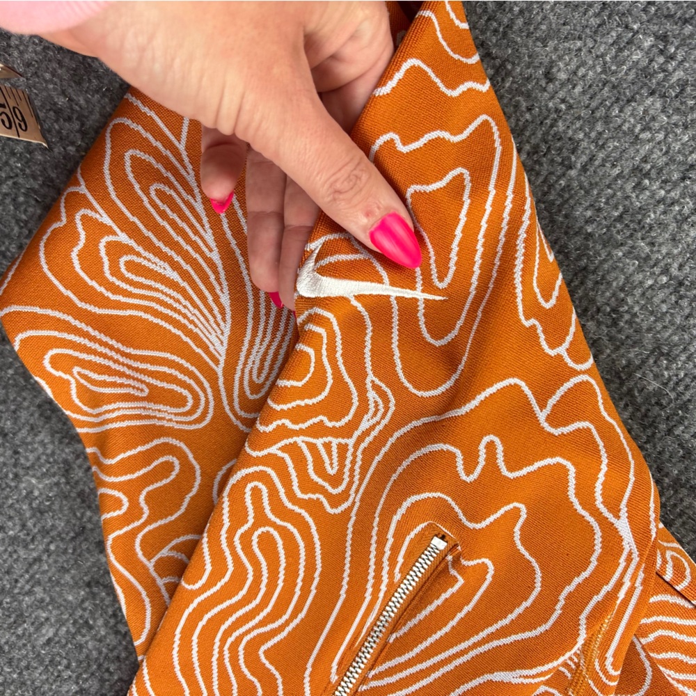 NIKE Women’s Orange Move to Zero *NWT* High Rise Full Length Leggings sz: Medium - Picture 3 of 13